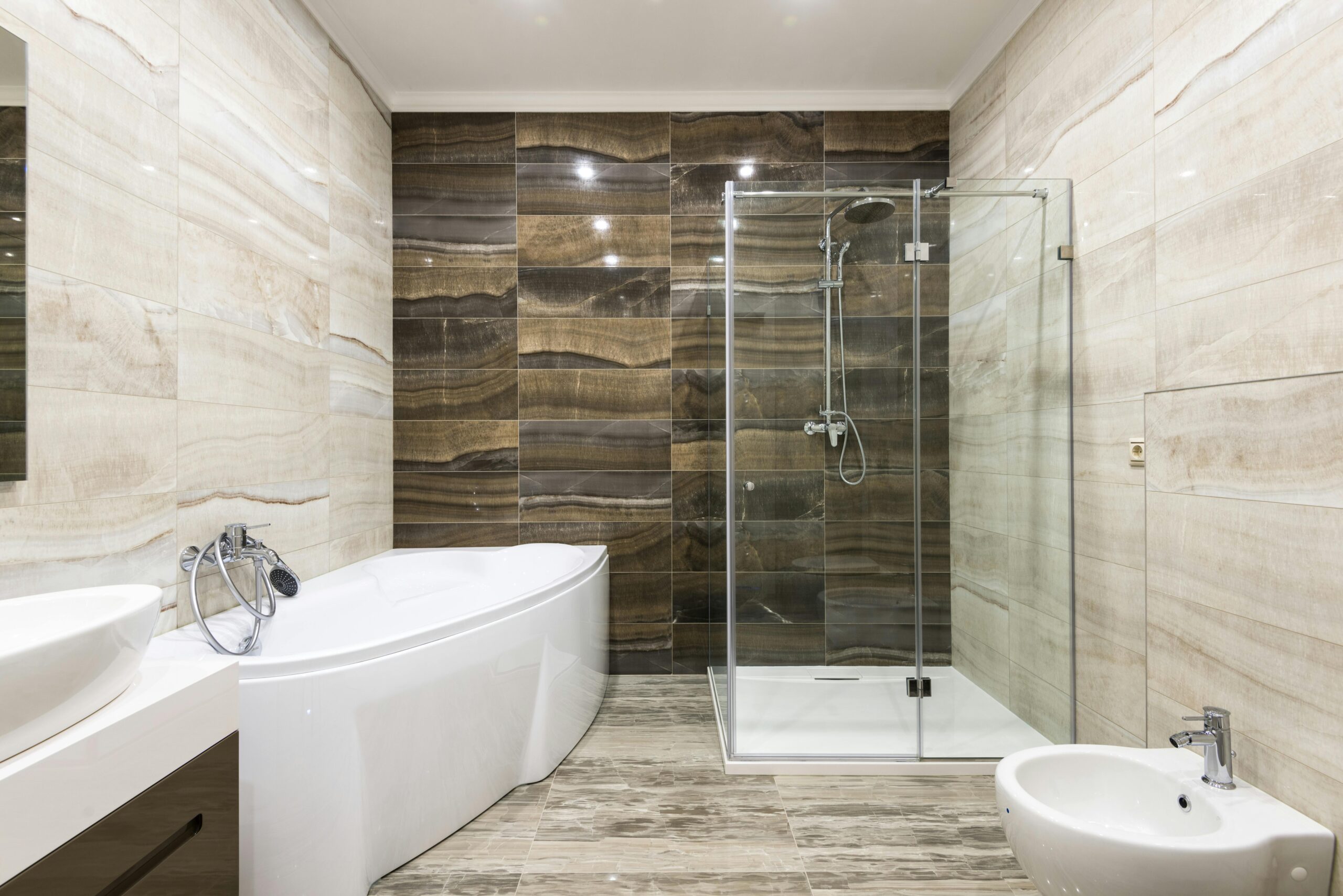 A modern bathroom with bathtub